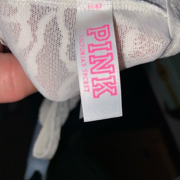 Vs size L says DD but I think a small D or C! - Picture 5 of 6